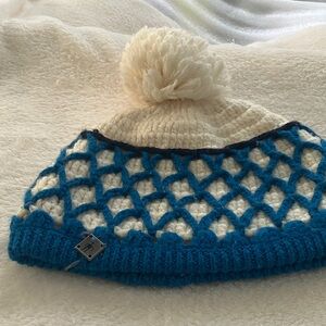 Cozy Knit Pom-Pom Hat for teens / women